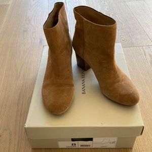 Banana Republic Sahara Booties - Tan - Sz 8